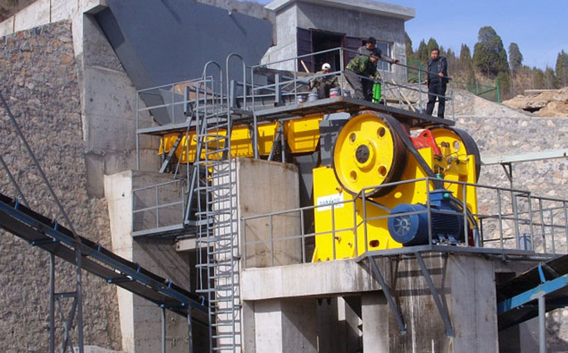 顎式破碎機撥盤（大耳朵護板）三個主要功能作用？